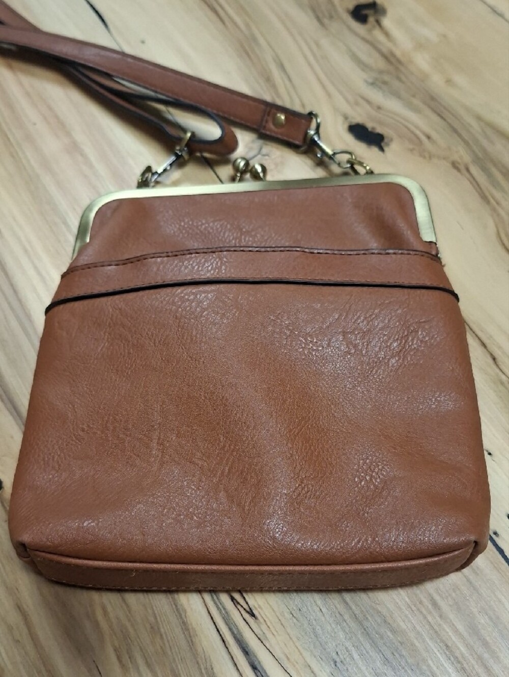 Bueno Tan Kiss-Lock Crossbody Bag - Picture 2 of 6
